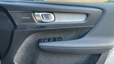 Volvo XC40 2.0 B4P Ultra Dark 5dr Auto Petrol Estate